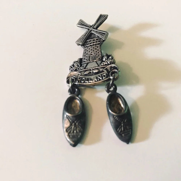 Vintage Holland  Souvenir Pin Miniature Clogs Windmills Dutch Travel - Picture 9 of 9